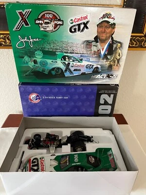 Coche divertido Mustang 2002 1:24 Action John Force Castrol GTX/100th Win Foto 1 de 4