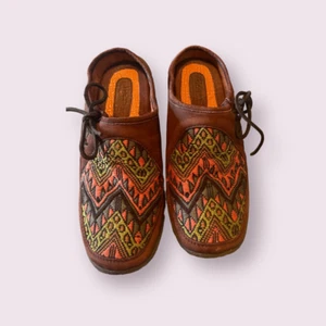 Born Womens Multicolor Southwest Aztec Tapestry Leather Slip On Clogs Size 8/39 - Picture 1 of 9