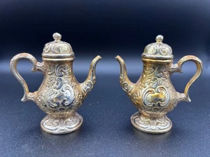 Vintage versilberte verzierte Barock Miniatur Teekanne Salz & Pfefferstreuer Patina - Bild 1 von 6