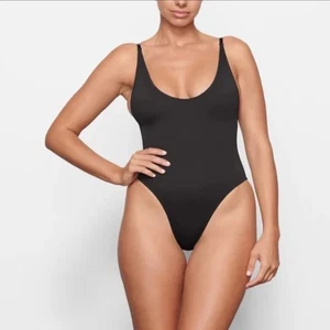 SKIMS Recycled Swim Scoop Neck One Piece Onyx Black 2X Badeanzug - Bild 1 von 7