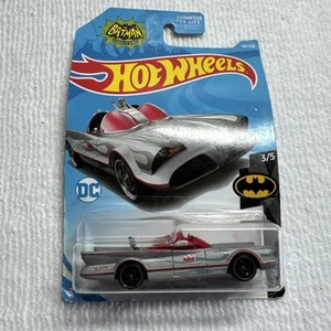 Hot Wheels Classic Tv Serie 66 Batman Batmobile Grigio Fiamme Variazione Tinta Rossa - Foto 1 di 4