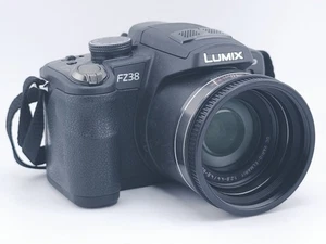 Panasonic LUMIX DMC-FZ38 12.0 MP 18x Optical Zoom Digitalkamera - Bild 1 von 9