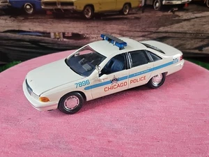 MPC.REVELL.AMT. 1:24-1:25 GEBAUTES MODELLAUTO CHEVROLET CAPRICE CHICAGO POLICE 🚔  - Bild 1 von 24