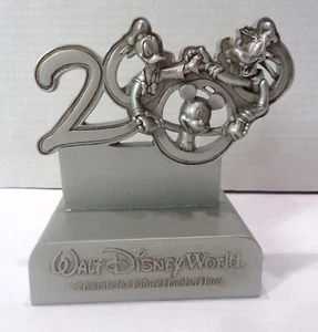 2000 Walt Disney World Celebrate escultura fundida mano en mano de Mickey Donald - Imagen 1 de 3