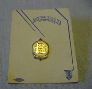 Oil Chemical & Atomic Workers Int'l Union 30 Year Lapel Pin 10k Gold Filled - Picture 1 of 3