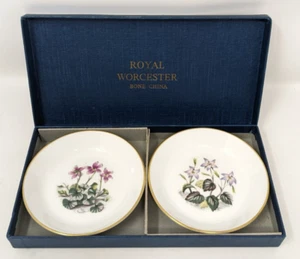 Royal Worcester Fine Bone China Flowers Two 9.5 Cm Dishes England With Box - Picture 1 of 5