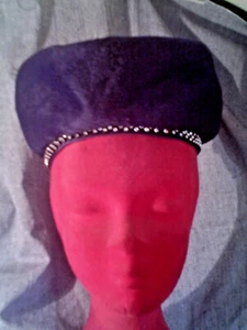 joli chapeau - toque -- feutre bleu marine et strasses - Picture 1 of 6