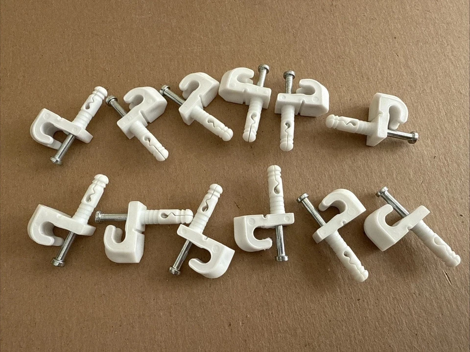 Clips de pared precargados de hardware Closetmaid (paquete de 12) nuevos pero no en embalaje Foto 1 de 1