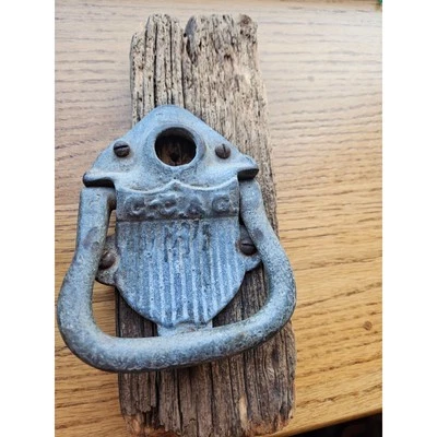 Antiguo ANILLO DE PUERTA GALVANIZADO marcado C.C.&G todavía en tablero original  Foto 1 de 4