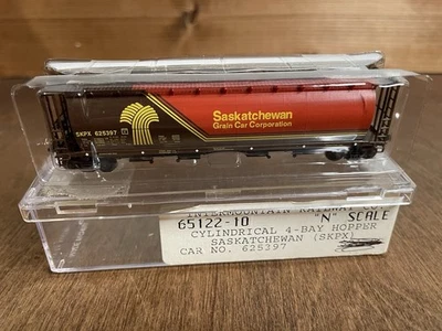 InterMountain 65122-10 N Scale Cylindrical 4 Bay Hopper - Saskatchewan (SKPX) - Image 1 of 4