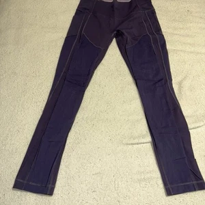 Pantaloni leggings Lululemon Rebel Runner crop neri a righe d'uva taglia 12 - Foto 1 di 6