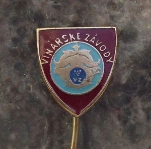 Antique VZ Wine Region Czech Producers Vineyard Vinarske Zavody Shield Pin Badge - Picture 1 of 3
