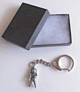 F) KEYRING PEWTER ASTRONAUT SPACE MAN COSMONAUT SPACECRAFT PILOT SCIENTIST - Picture 1 of 3