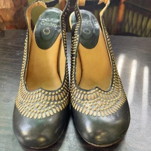 Zapatos de cuero negros para mujer Calleen Cordero 9 M tacones con tira trasera mecanizados a mano - Imagen 1 de 8