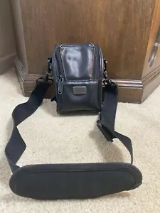 Case Logic Leather Camera Bag Case with 2 Storage Sections Zip + Removable Strap - Picture 1 of 4