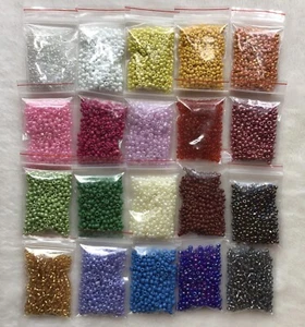 Großhandel Menge Posten 200g 8/0 kleine Glasperlen Kostenloser Versand 20 TOLLE FARBEN L - Bild 1 von 5