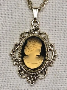 VTG Whiting & Davis Goldtone Amber Glass Cameo Pendant Necklace 24” Rope Chain - Picture 1 of 4