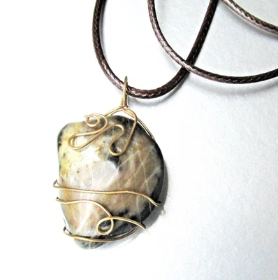 Collar con cordón de cuero marrón colgante de jaspe envuelto en alambre vintage Foto 1 de 4