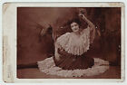 INSOLITE Photo Cabinet Femme Faisant Split - Danseuse 1880 ? Actrice théâtre Hornell NY
