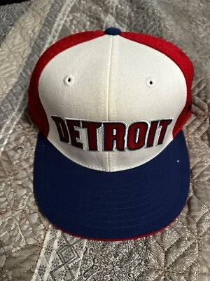 Detroit Pistons Reebok Hardwood Classics Size 7 5/8 Crown Fitted NBA Cap Hat - Image 1 of 3