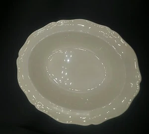 9" Oval Vegetable Bowl Queen's Plain by WEDGWOOD - Picture 1 of 9