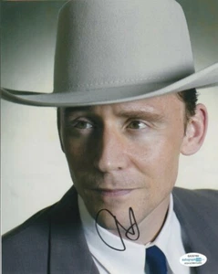 TOM HIDDLESTON SIGNED I SAW THE LIGHT 8x10 PHOTO! HANK WILLIAMS LOKI ACOA PROOF! - Picture 1 of 3