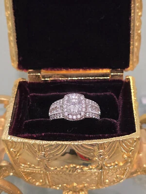 Anillo de compromiso Diamonique 100 facetas corte esmeralda halo - plata de ley - talla 7 Foto 1 de 4