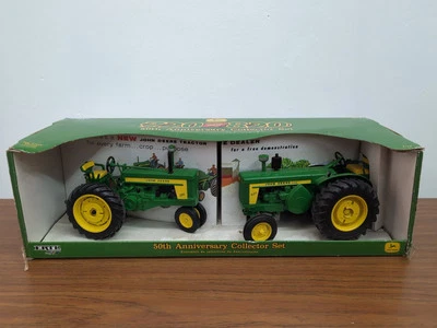 1/16 ERTL John Deere 720/820 Tractor Set 50th Anniversary Collector Set - Image 1 of 4