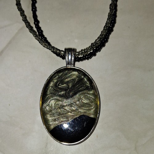 VETEMENTS Collana KC Kenneth Cole smalto ciondolo perline oro nero scintillante vortice