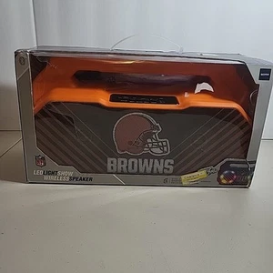 NFL Cleveland Browns Wireless BoomBox Dual Lautsprecher mit FM Radio Box beschädigt - Bild 1 von 5