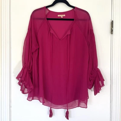 Blusa para mujer Gibson Latimer fucsia borla manga ondulada talla grande Foto 1 de 4