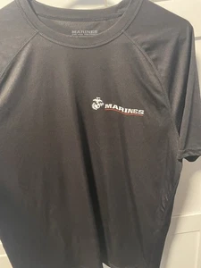 CAMISETA MARINA NEGRA TALLA M, EN ESPALDA "DOLOR ES DEBILIDAD DEJANDO EL CUERPO" - Imagen 1 de 4