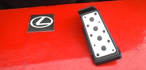 01 02 03 04 05 LEXUS IS300 DELANTERO CONDUCTOR MUERTO EXTRA PEDAL REPOSAPIÉS OEM - Imagen 1 de 4