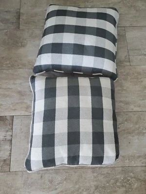 DOS almohadas a cuadros de búfalo decoración de granja Foto 1 de 4