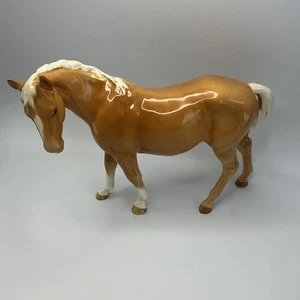 Beswick Mare Head Down Facing Left in Palomino Gloss Horse Figurine No. 976 - Picture 1 of 17