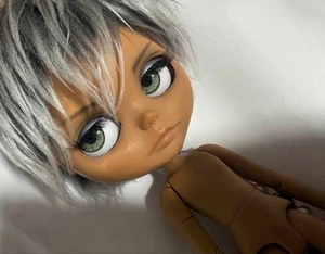 Custom Blythe Puppe Silber Kurzhaar Modifiziert OOAK - Bild 1 von 14