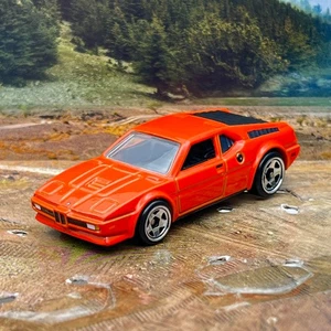 Hot Wheels BMW M1 arancione 2025 1:64 auto pressofusa LOOSE - Foto 1 di 6