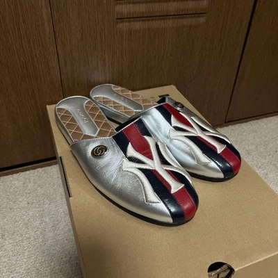 Scarpe Gucci Mules NY Yankees logo argento taglia 38 US circa 8 da donna - Immagine 1 di 4