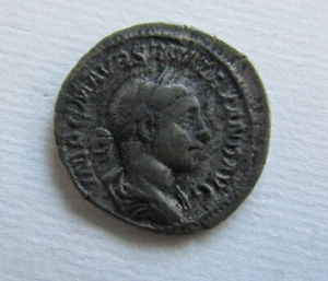 GROUP OF ROMAN AND ISLAMIC COINS PRE 1100 AD SILVER AND BRONZE (7) - Picture 1 of 12