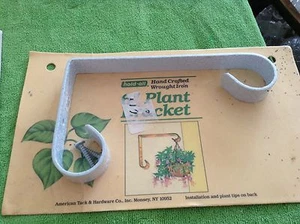Metal planter hanger - Picture 1 of 1
