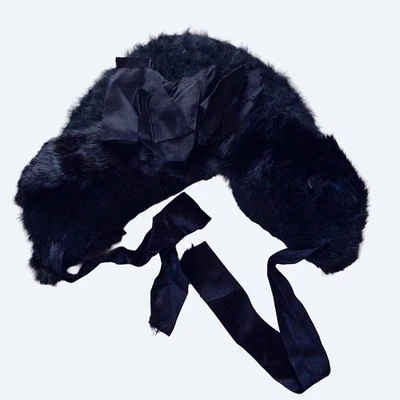 Antiguo sombrero eduardiano de piel negra con corbatas de cinta de satén de seda sombrero de principios de 1900 Foto 1 de 4