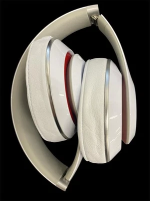 Auriculares inalámbricos sobre la oreja Beats by Dr. Dre Studio - blancos/rojos Foto 1 de 2