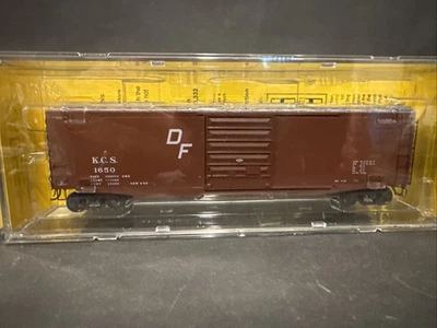 Kadee 6107 Kansas City Southern Road #1650 50' PS-1 Boxcar Single 9' PS - Image 1 of 4