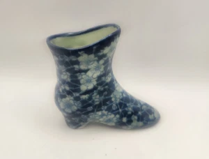 Jarrón o maceta de cerámica estilo victoriano con forma de bota - azul y blanco - Imagen 1 de 8