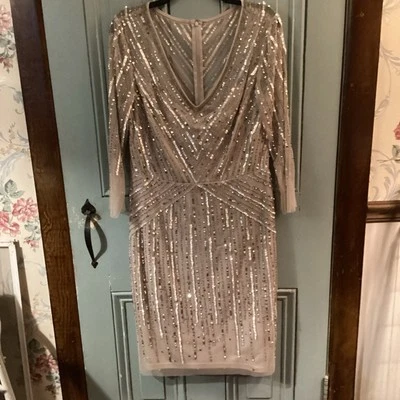 Vestido formal para mujer Adrianna Papell gris lentejuelas y cuentas cuello 12 en V 3/4 Slev Foto 1 de 4