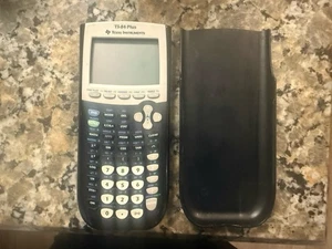 TI-84 Plus graphischer Taschenrechner schwarz mit Deckel - Bild 1 von 3