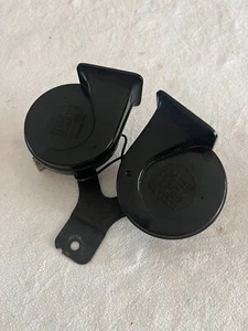 1998 - 2003 Saab 9-3 Horn Set with Bracket P/N 254260 High Low - Picture 1 of 5