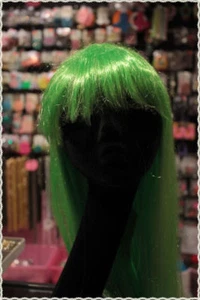 Parrucca lunga verde fluo con fragetta lunghezza circa 75 cm cosplay carnevale - Picture 1 of 1