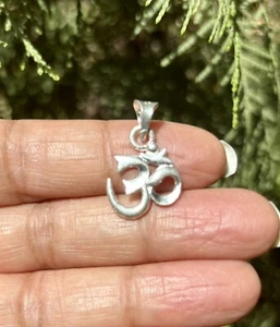 Ciondolo Aum Om simbolo religioso indù in argento 999, ciondolo con ciondolo ... - Foto 1 di 5