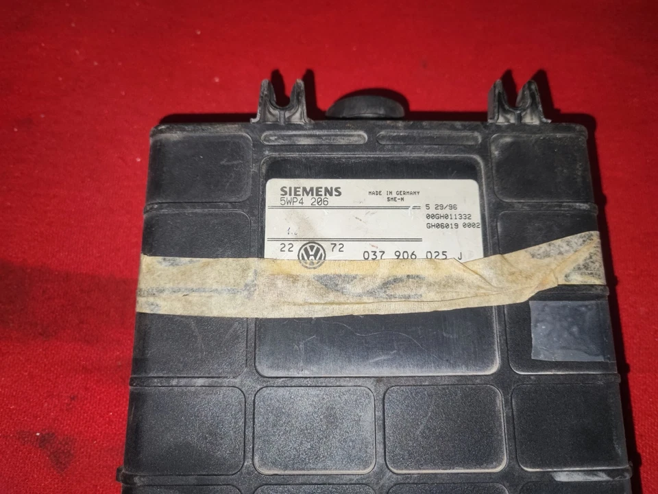 Centralina Motore Originale VW Golf/Vento 94-99 037906025J - Immagine 1 di 1